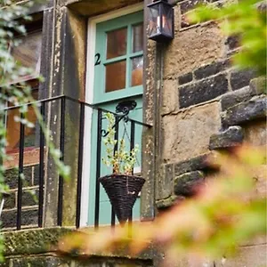 Dobcross Cottage Apartment