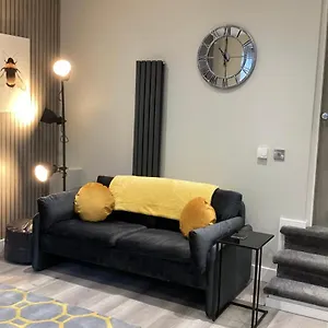 In Uppermill Apartment
