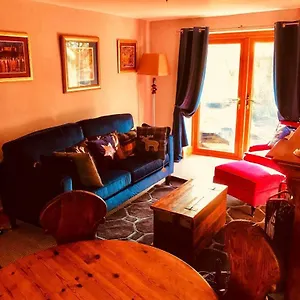 The Cottage, Grotton Hall, Lydgate, Holiday home